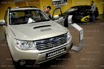 Trojmiejskie Targi Motoryzacyjne w hali wystawienniczej...