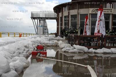 Ok. godz. 11 do Tczewa dotarla fala kulminacyjna. Poziom...