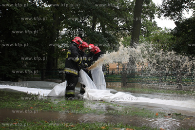 W wyniku duzych opadow deszczu doszlo do przerwania...