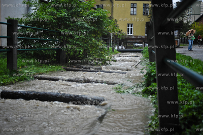 W wyniku duzych opadow deszczu doszlo do przerwania...