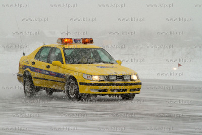 Gdansk, Rebiechowo. Akcja zima w Porcie Lotniczym Gdansk...