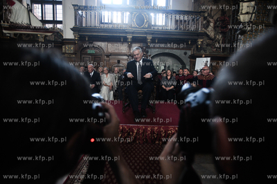 Uroczysta sesja Rady Miasta Gdanska. Wreczenie medali...