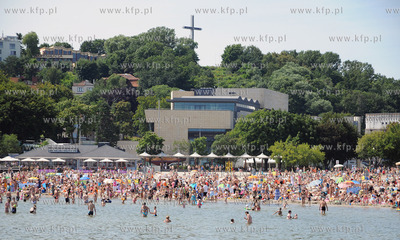 Lato wrocilo. Tlumy zazywajacych nie tylko slonecznych...