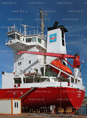 Kontenerowiec Zeglugi Gdanskiej Corina w porcie gdanskim.
06.03.2013
Fot....