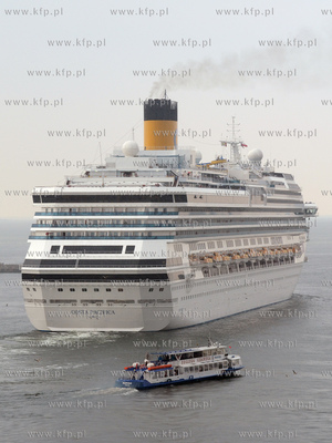 Przy Nabrzezu Francuskim w gdynskim porcie cumowal...