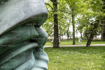 Sopot. Park Północny. Ogromne rzeźby Tony'ego Cragga,...
