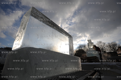 Gdynia, Bulwar Nadmorski. Festiwal rzezb lodowych....