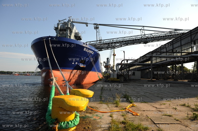 Do Gdańska przyplynal statek BULKNES z kruszywem pod...