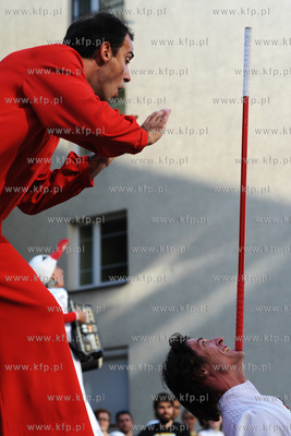 XIII edycja Festiwalu Teatrow Ulicznych FETA. Parada...