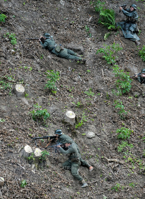 Wyburzanie Mostku Weisera Dawidka na gdanskiej Strzyzy....