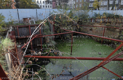 Prowizoryczne zabezpiecznie ogodzenia wykopalisk archeologicznych...