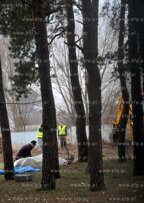 Gdansk Brzezno. Likwidacja starego cmantarza na al....