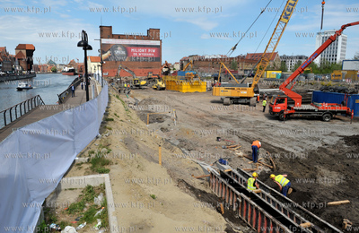 Gdansk. Wyspa Spichrzow. Uroczystosc wmurowania kamienia...