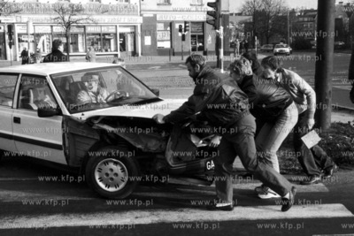 Wypadek samochodu marki Polonez na Hucisku w Gdańsku....