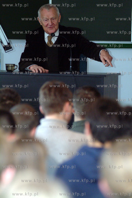 Mieczyslaw Rakowski - ostatni premier PRL , podczas...