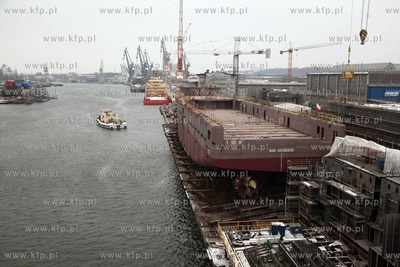 Uroczyste wodowanie statku typu PSV z dlugiej serii...