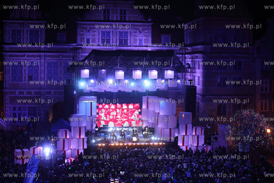 Cala Polska spiewa koledy, koncert na Dlugim Targu...