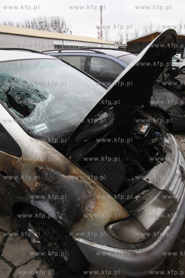 Spalone auto firmy zajmujacej sie przewozem osob Fluotaxi...