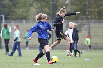 Gdansk Zaspa. Pilkarski turniej dzikich druzyn Do przerwy...