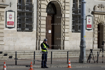 Gdańsk. Ewakuacja sadu okręgowego, po alarmie bombowym,...