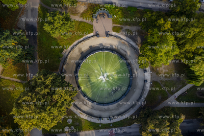 Dziewczynka z parasolką - Fontanna Guntera Grassa...