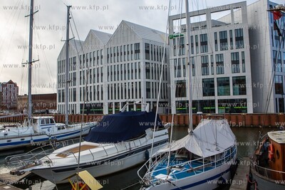 Gdańsk, Marina Jachtowa. Nz. Wyspa Spichrzów, Hotel...