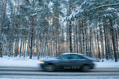 Gmina Szemud. Zimowy krajobraz w okolicach jeziora...