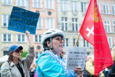 Gdańsk, okolice Dworu Artusa. Ani Jednej Więcej!...