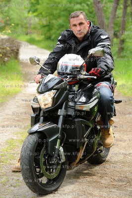Przemyslaw Saleta na swoim motorze Suzuki B-King
24.05.2009
fot....