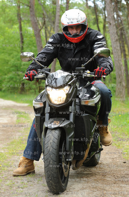 Przemyslaw Saleta na swoim motorze Suzuki B-King
24.05.2009
fot....