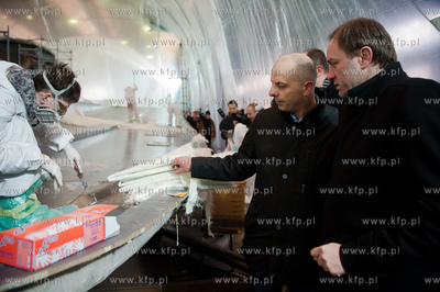 Stocznia Gdanska. Tydzien po pozarze hali produkcyjnej...