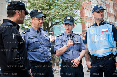 Gdansk. Ulica Dluga. Wspolny patrol pilicjantow z Hiszpanii,...