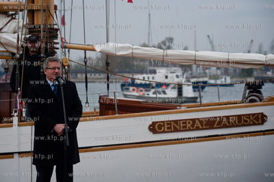 Gdansk. Stocznia Remontowa. Prezentacja zaglowca STS...