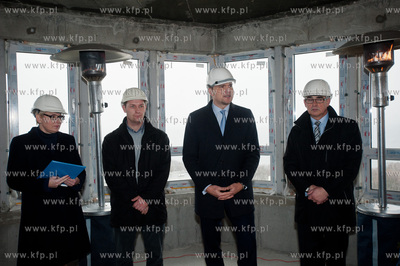 Gdynia. Uroczystosc zawieszenia wiechy na apartamentowcu...