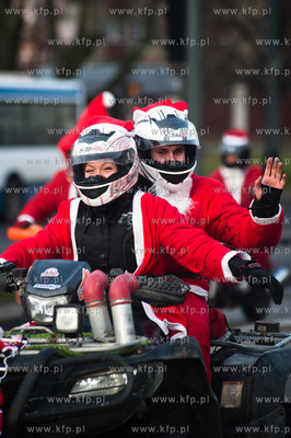 Sopot. Al. Niepodleglosci. XI edycja parady Mikolaje...