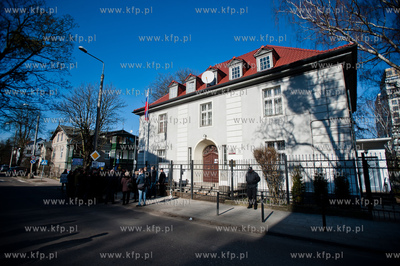 Gdansk. Pikieta osob solidarnych z Ukraina, zorganizowana...