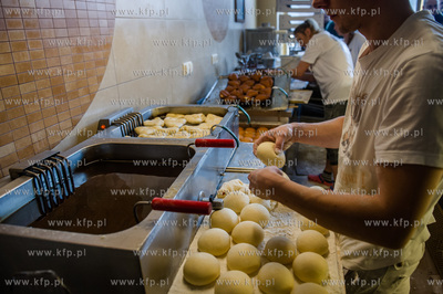 Tlusty czwartek w gdynskim Paczusiu - najbardziej obleganym...