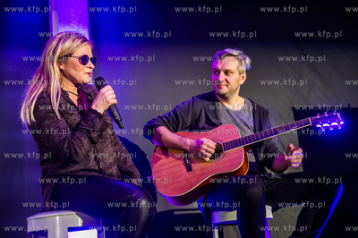 Sopot. Zatoka Sztuki. Charytatywne spotkanie z piosenkarką...