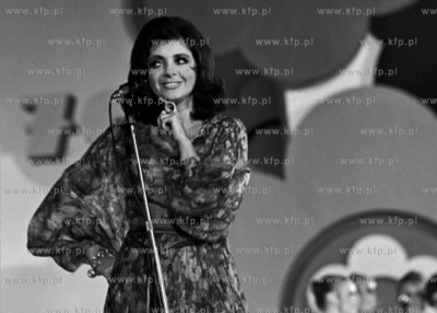 X Miedzynarodowy Festiwal Piosenki w Sopocie. Na scenie...