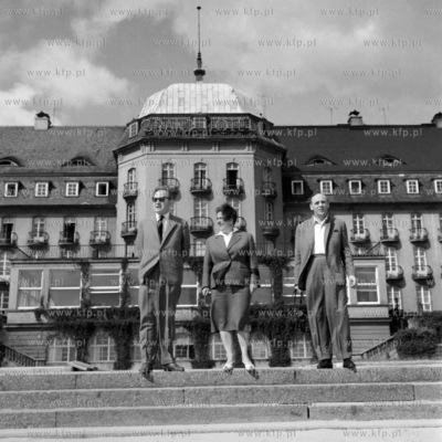Przed Grand Hotele w Sopocie. (lata60).
1963
0002281z
Fot....
