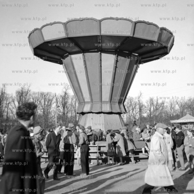 Karuzela w wesołym miasteczku. (lata50)
1958
0005492z
Fot....