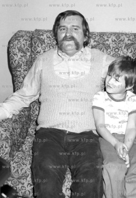 Lech Walesa - pierwszy dzien po opuszczniu "internatu"....