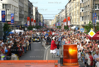 Swieto ulicy Swietojanskiej w Gdyni. Wielka parada...