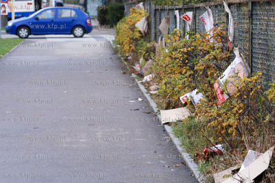Gdynia. Pozrywane plakaty wyborcze na ul. Morskiej...