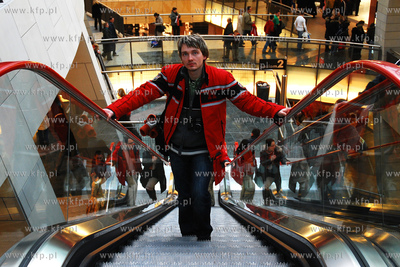 Szymon Kolodziejczyk rezyser i scenarzysta filmow off-owych...