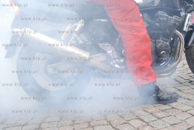 Blisko 500 motocyklistow mikolajów przyjechalo z Gdyni...