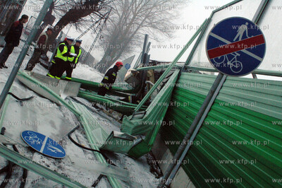 Okolo godziny 7.15 w Kazimierzowie na drodze krajowej...