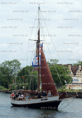 Gdansk. Baltic Sail. Parada jachtow po Motlawie.
Nz....