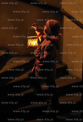 Adwent w kosciolach chrzescijanskich to okres trwajacy...