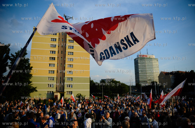 Gdansk. Plac Solidarnosci.  Wiec wyborczy Jaroslawa...